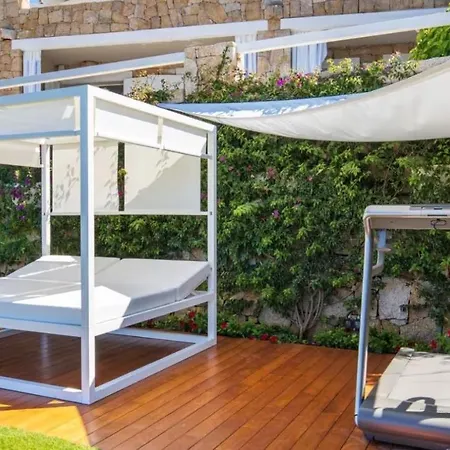 Luxury For 14 People